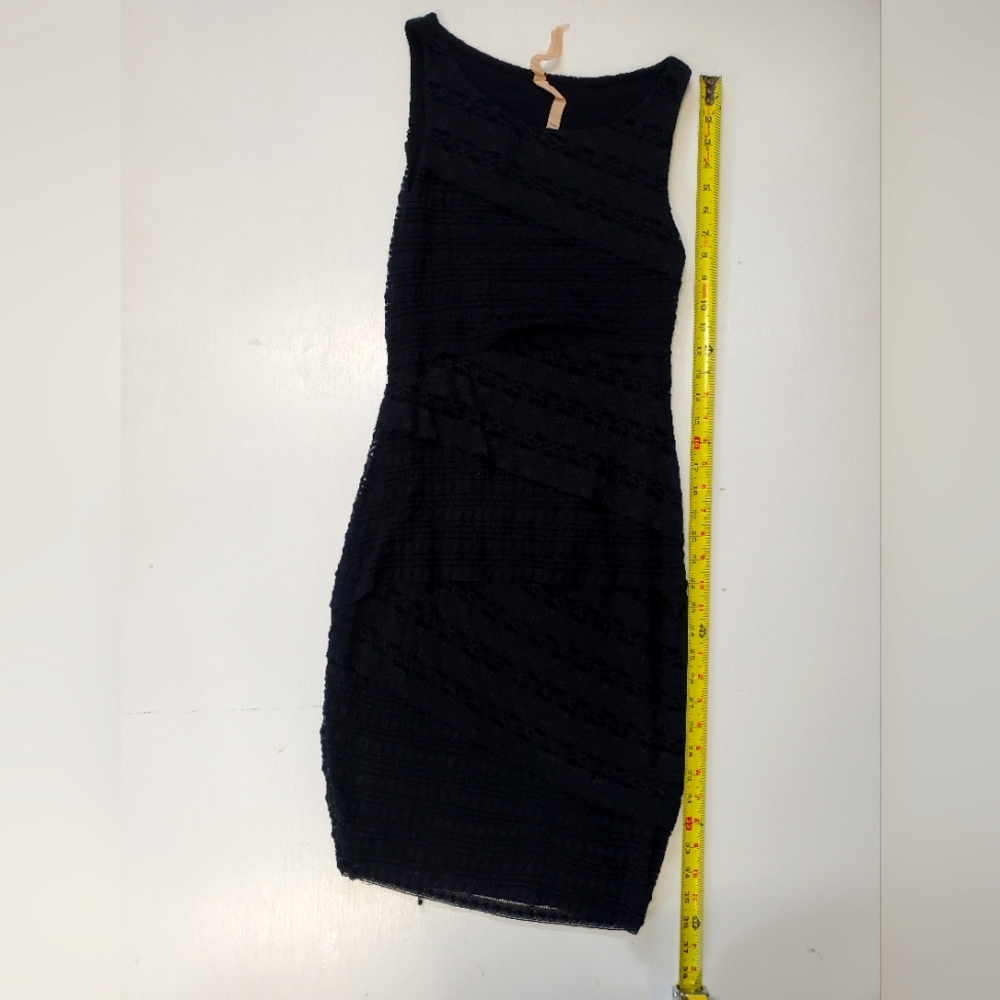 Bailey 44 scalloped bodycon midi dress
